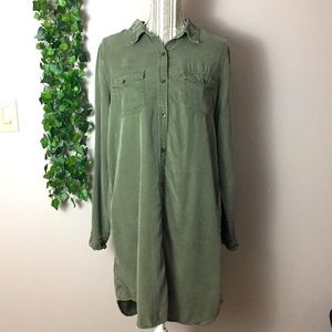 Universal Thread forest green dress/shirt sz M